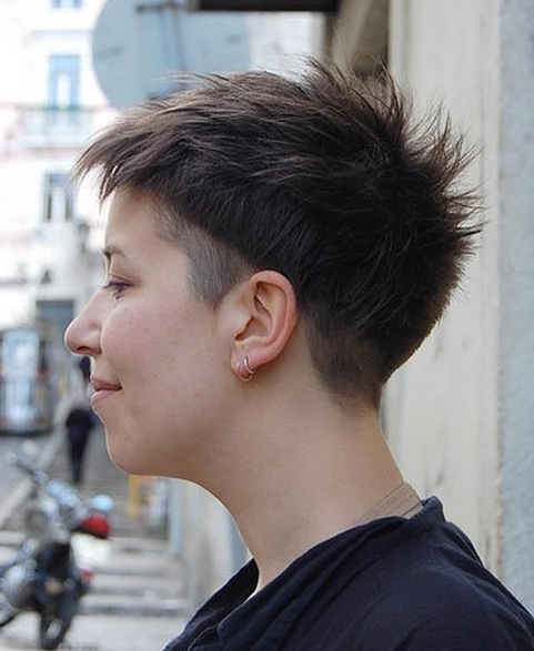 cieniowane fryzury krótkie uczesanie damskie zdjęcie numer 13A